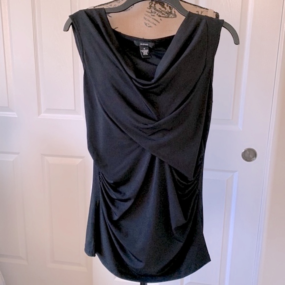 NWOT Alfani stretch dressy top. Ruching waves styling.  Excellent condition